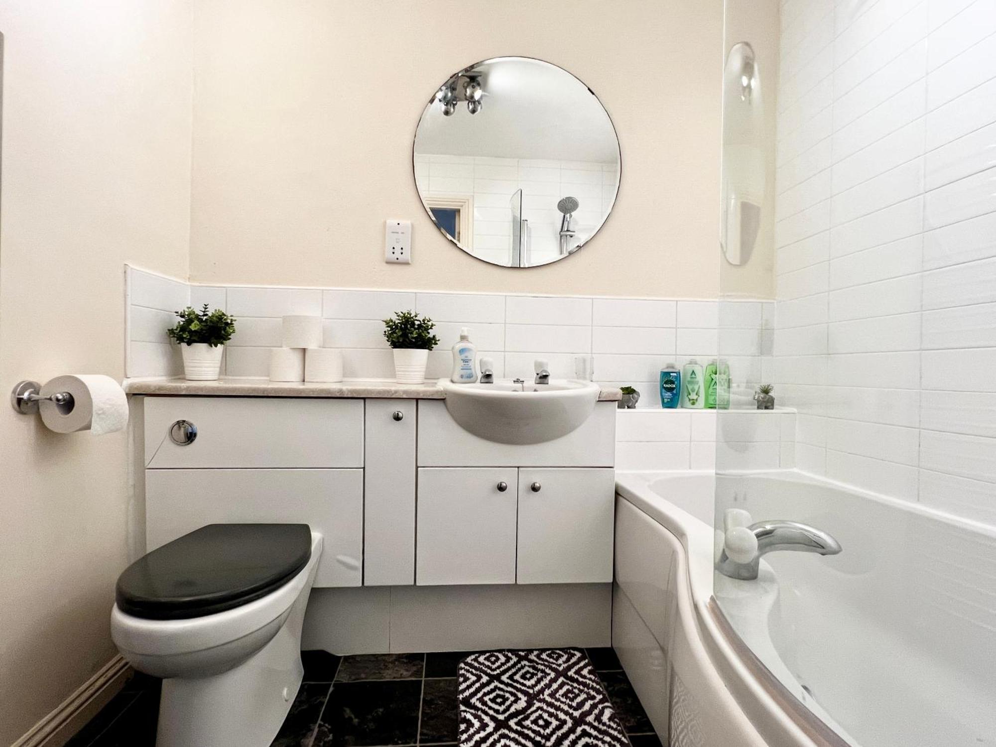 Stylish Modern Flat With Juliet Balcony & Parking Διαμέρισμα Γλασκώβη Εξωτερικό φωτογραφία