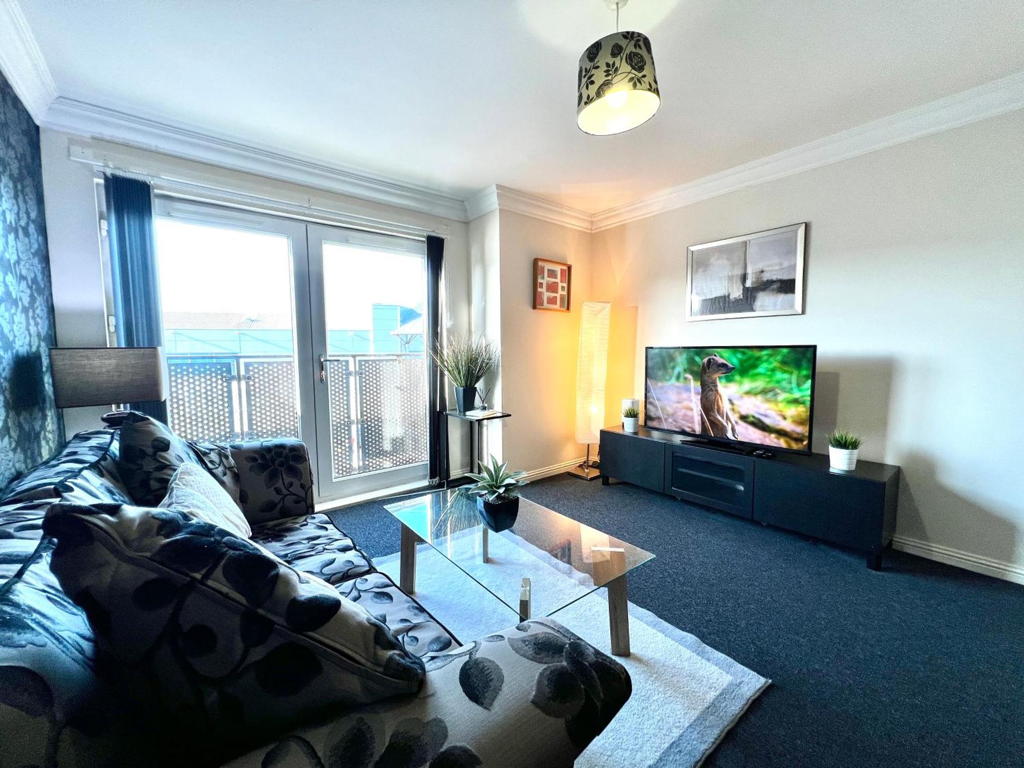 Stylish Modern Flat With Juliet Balcony & Parking Διαμέρισμα Γλασκώβη Εξωτερικό φωτογραφία