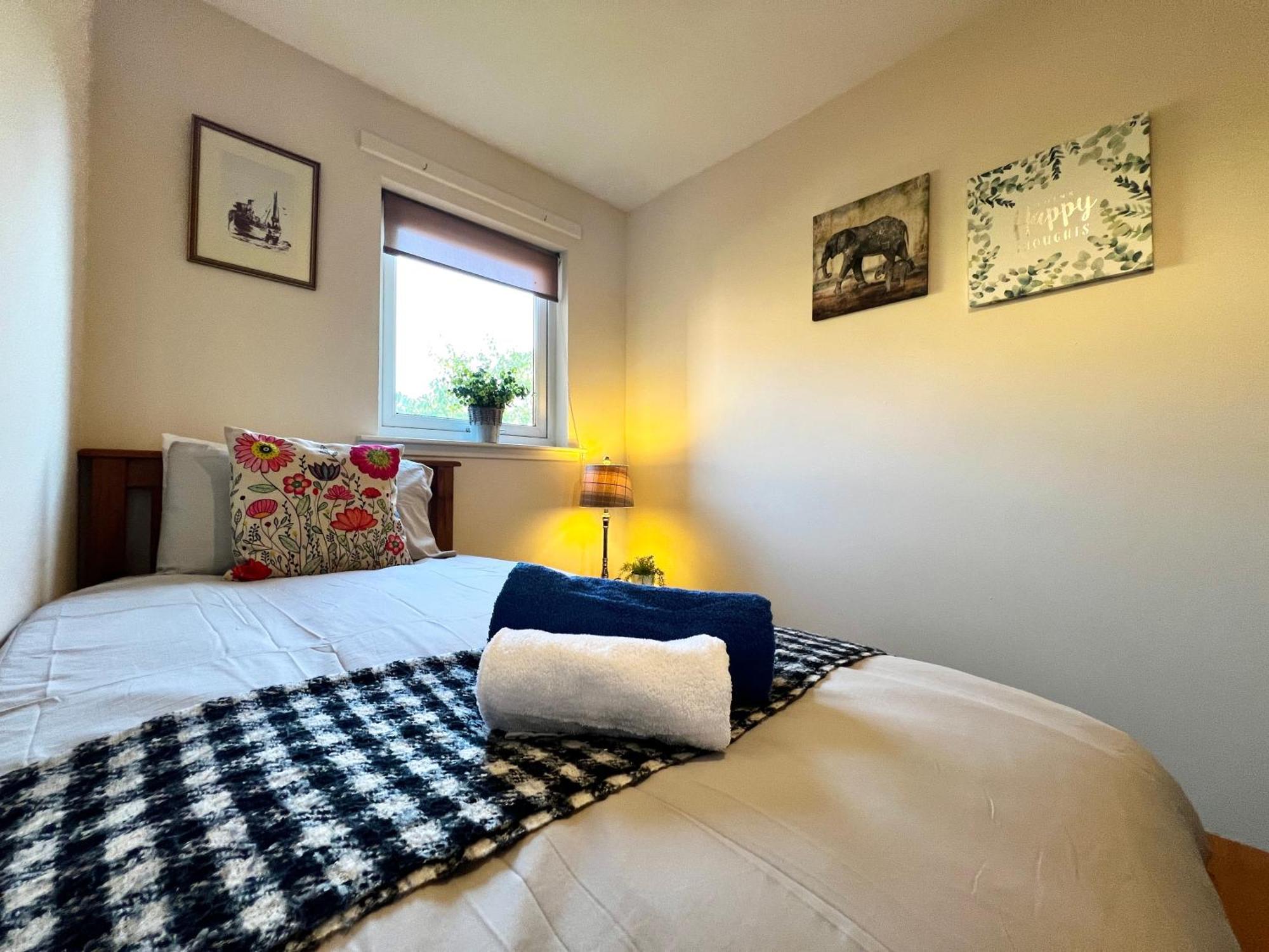 Stylish Modern Flat With Juliet Balcony & Parking Διαμέρισμα Γλασκώβη Εξωτερικό φωτογραφία