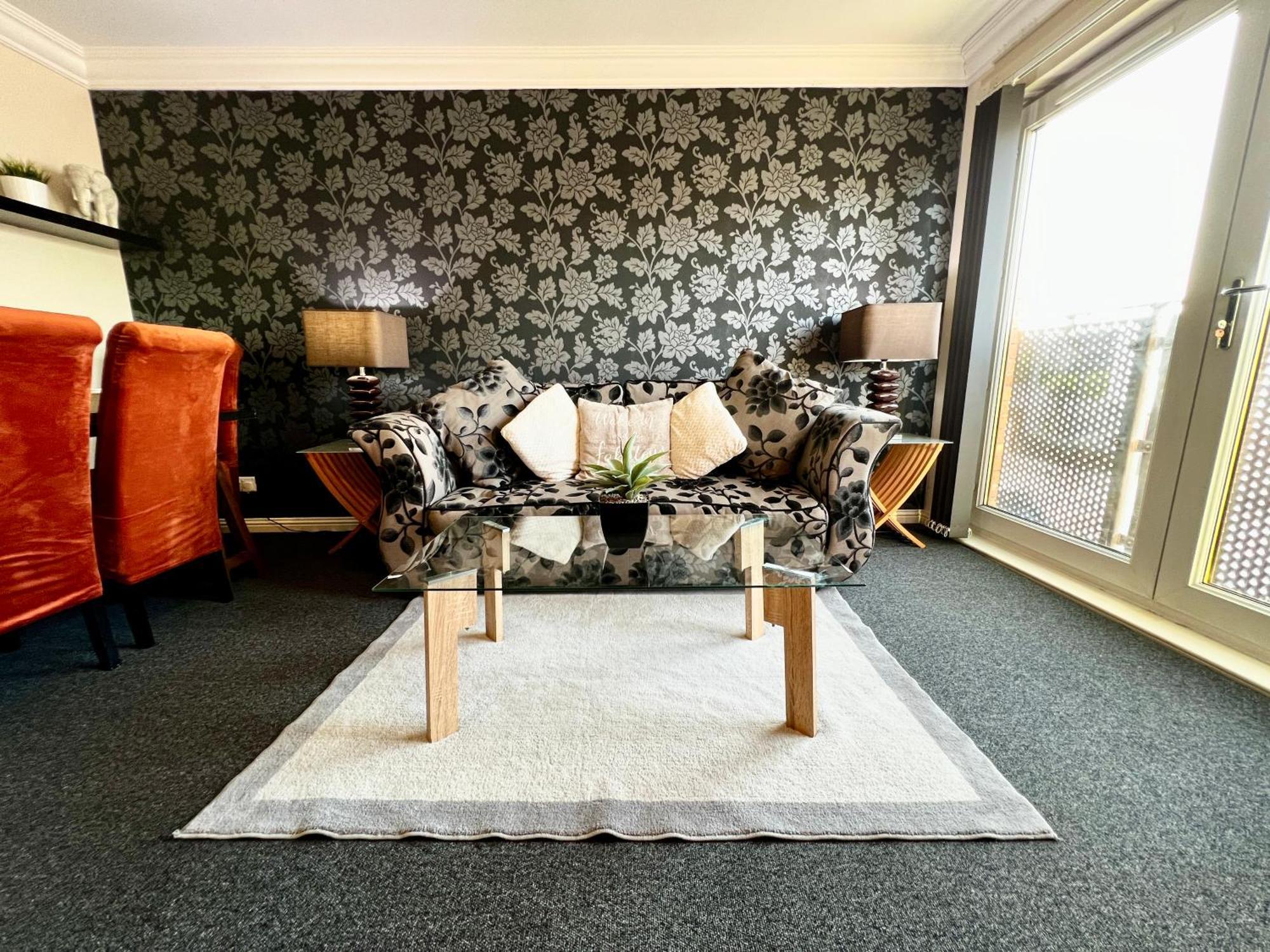Stylish Modern Flat With Juliet Balcony & Parking Διαμέρισμα Γλασκώβη Εξωτερικό φωτογραφία