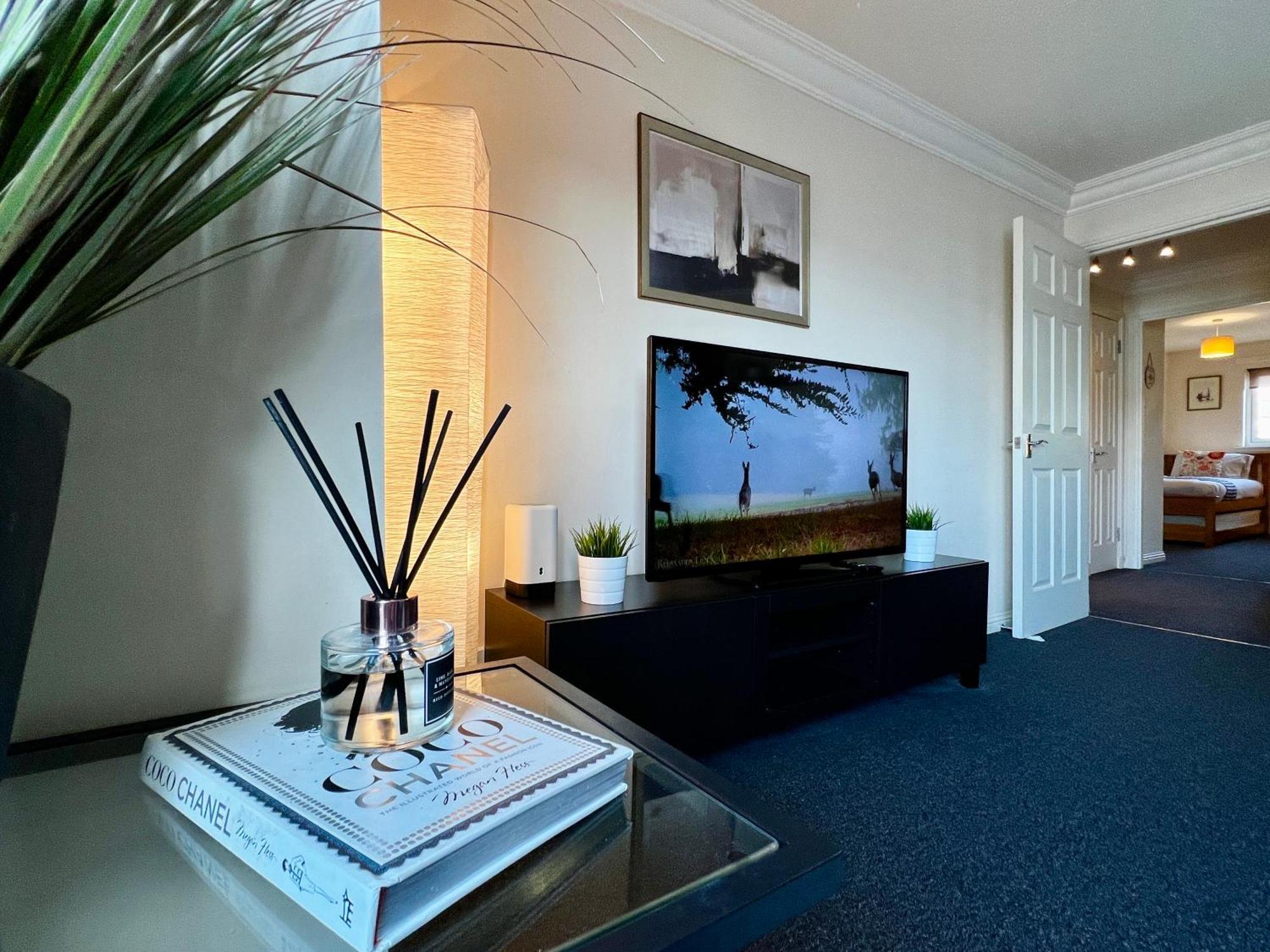 Stylish Modern Flat With Juliet Balcony & Parking Διαμέρισμα Γλασκώβη Εξωτερικό φωτογραφία