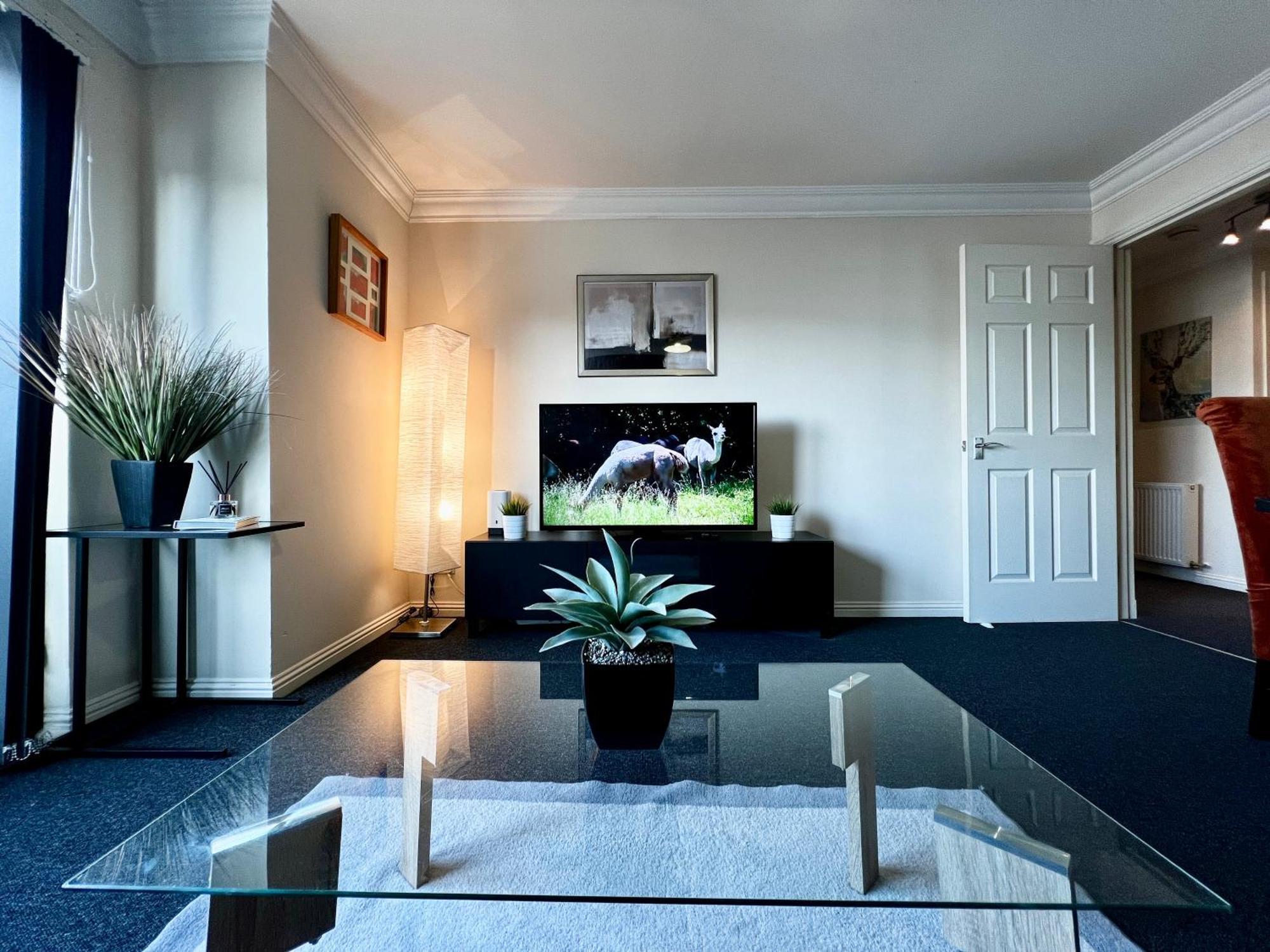 Stylish Modern Flat With Juliet Balcony & Parking Διαμέρισμα Γλασκώβη Εξωτερικό φωτογραφία