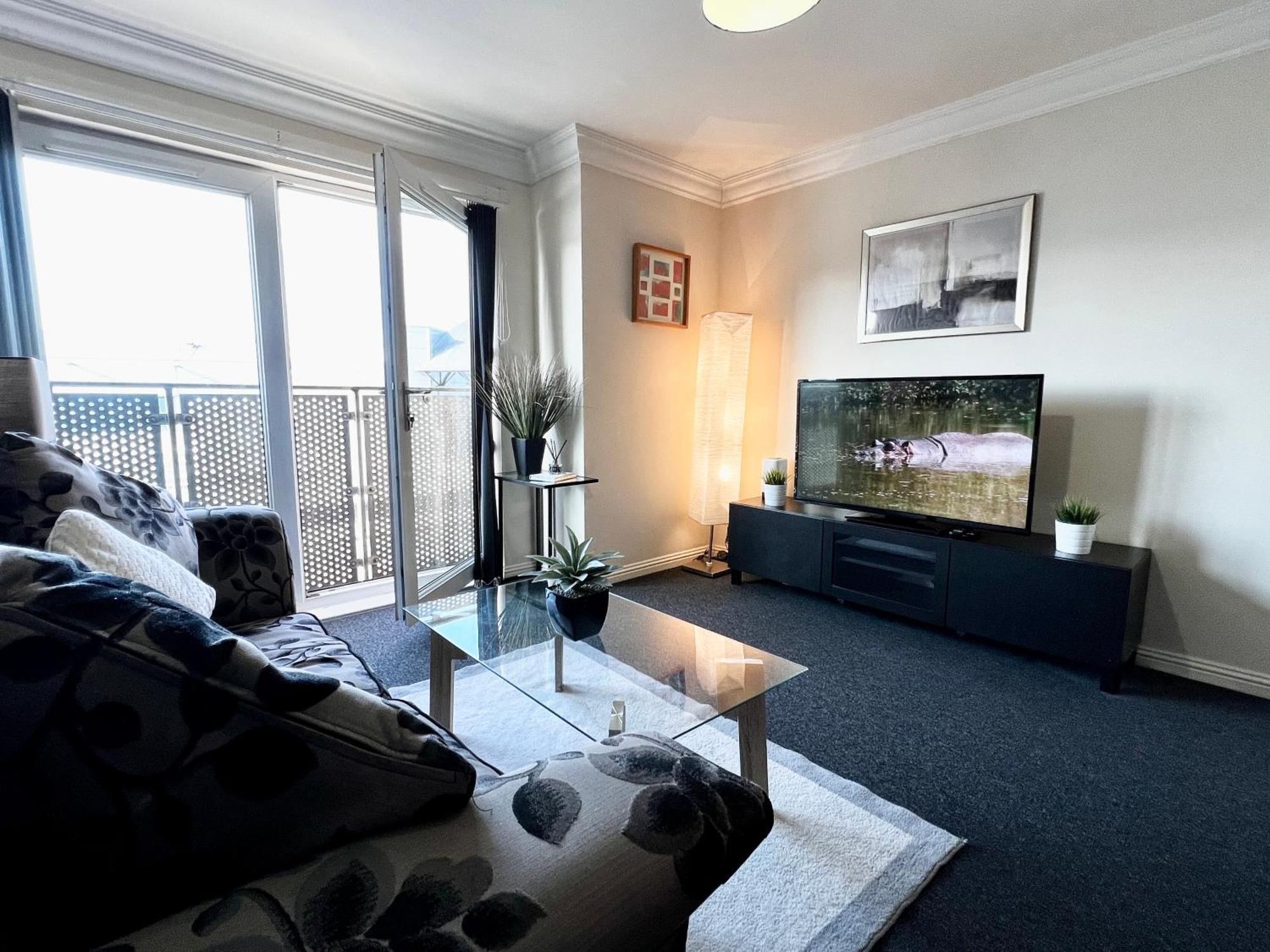 Stylish Modern Flat With Juliet Balcony & Parking Διαμέρισμα Γλασκώβη Εξωτερικό φωτογραφία