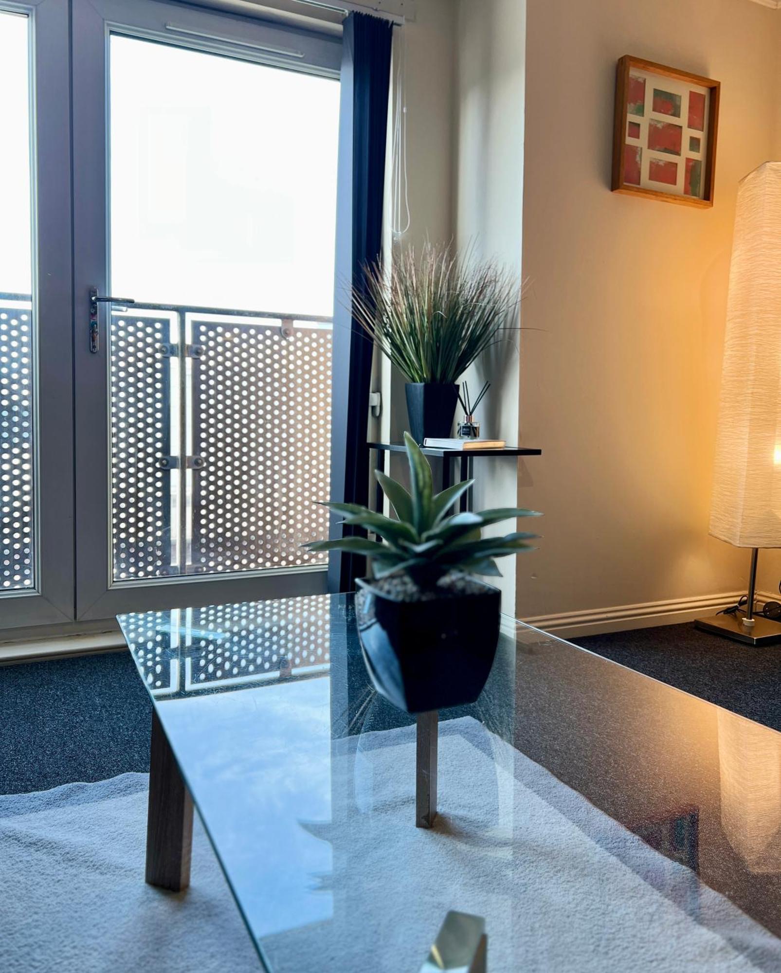 Stylish Modern Flat With Juliet Balcony & Parking Διαμέρισμα Γλασκώβη Εξωτερικό φωτογραφία