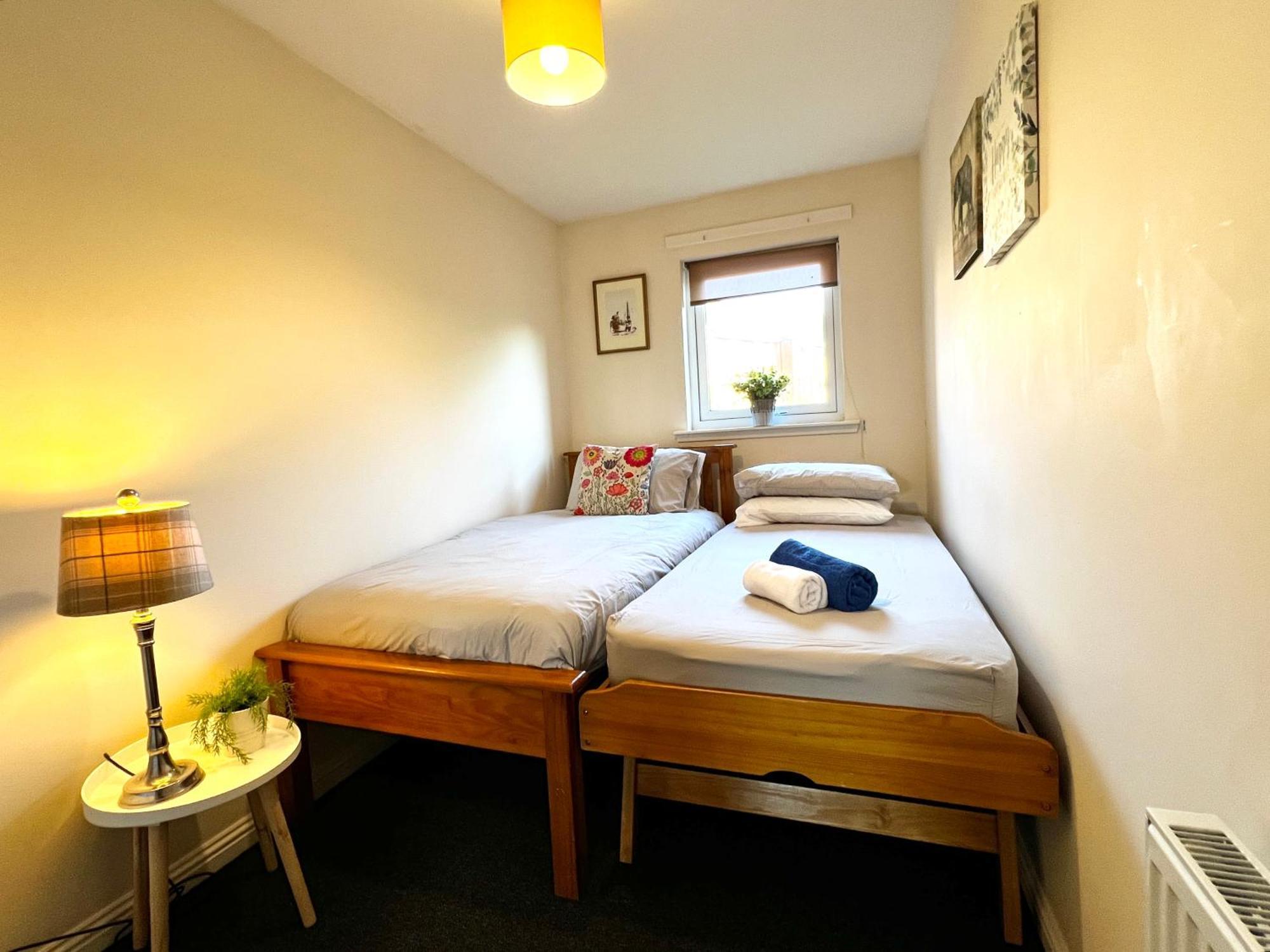 Stylish Modern Flat With Juliet Balcony & Parking Διαμέρισμα Γλασκώβη Εξωτερικό φωτογραφία